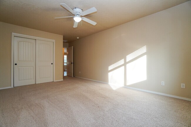 Building Photo - 2319 E Challis St