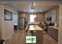 Building Photo - Spacious Townhome Near Shopping! 3 BD 2.5 BTH