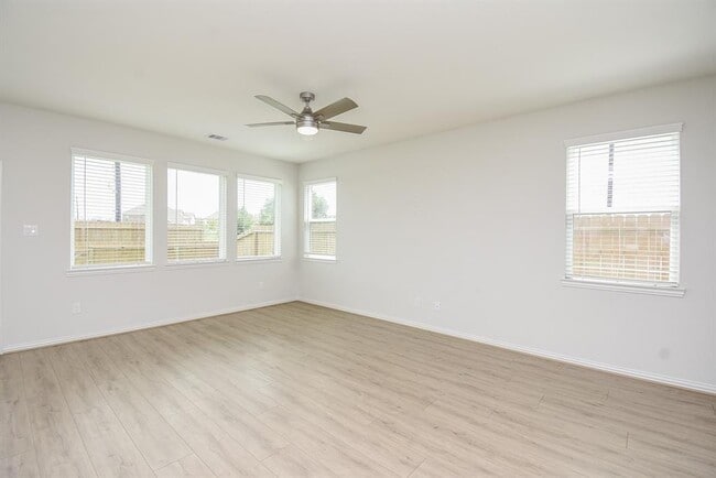 Building Photo - 27943 Western Crk Ct