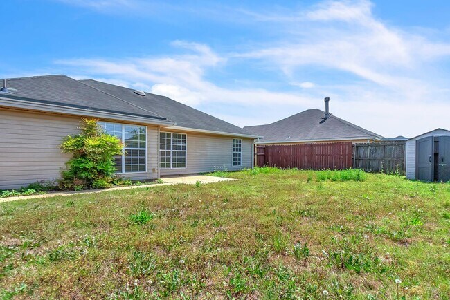 Building Photo - ** 3 Bed 2 Bath located in Cotton Lakes ** Call 334-366-9198 to schedule a self tour