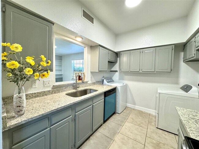 Building Photo - 11127 Village Bend Ln