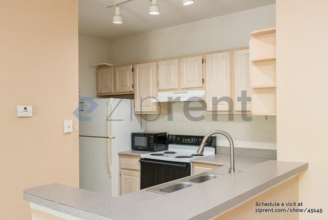 Building Photo - 5813 Legacy Crescent Pl
