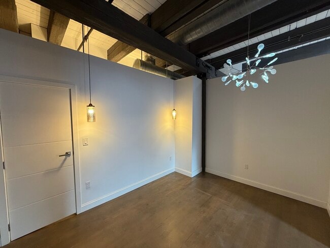 Building Photo - 21 Wormwood St