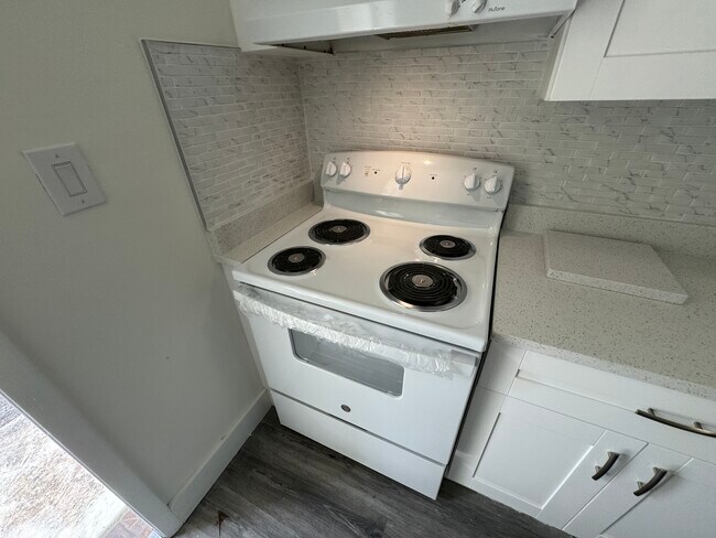 Building Photo - 37 NW 7th Ave