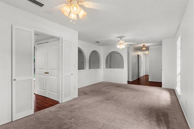 Building Photo - 2804 Royal Oaks Dr