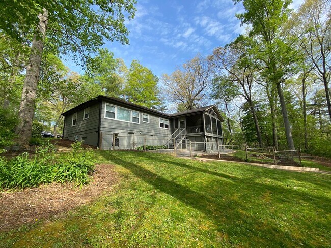 Building Photo - East AVL - Mid Century Modern Beauty in Bo...