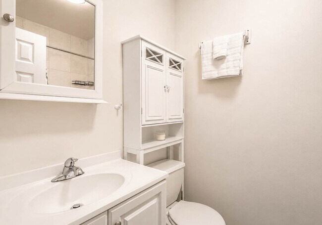 Building Photo - 336 W 46th St