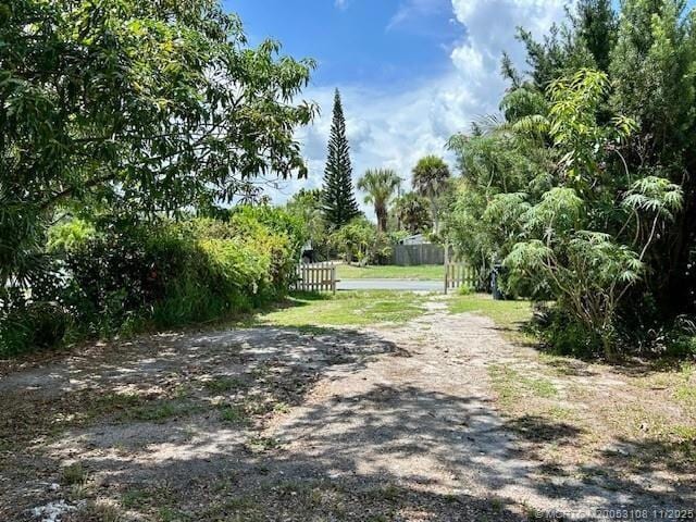 Building Photo - 813 E 13th St