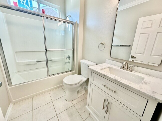 Building Photo - Recently Updated Two Bedroom Home in Sun C...