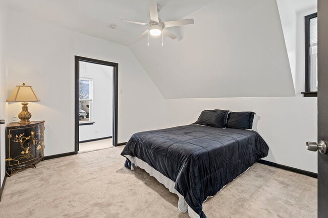 Building Photo - 4116 N Kilbourn Ave