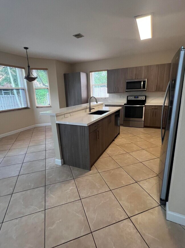 Building Photo - 315 NW 158th Ln