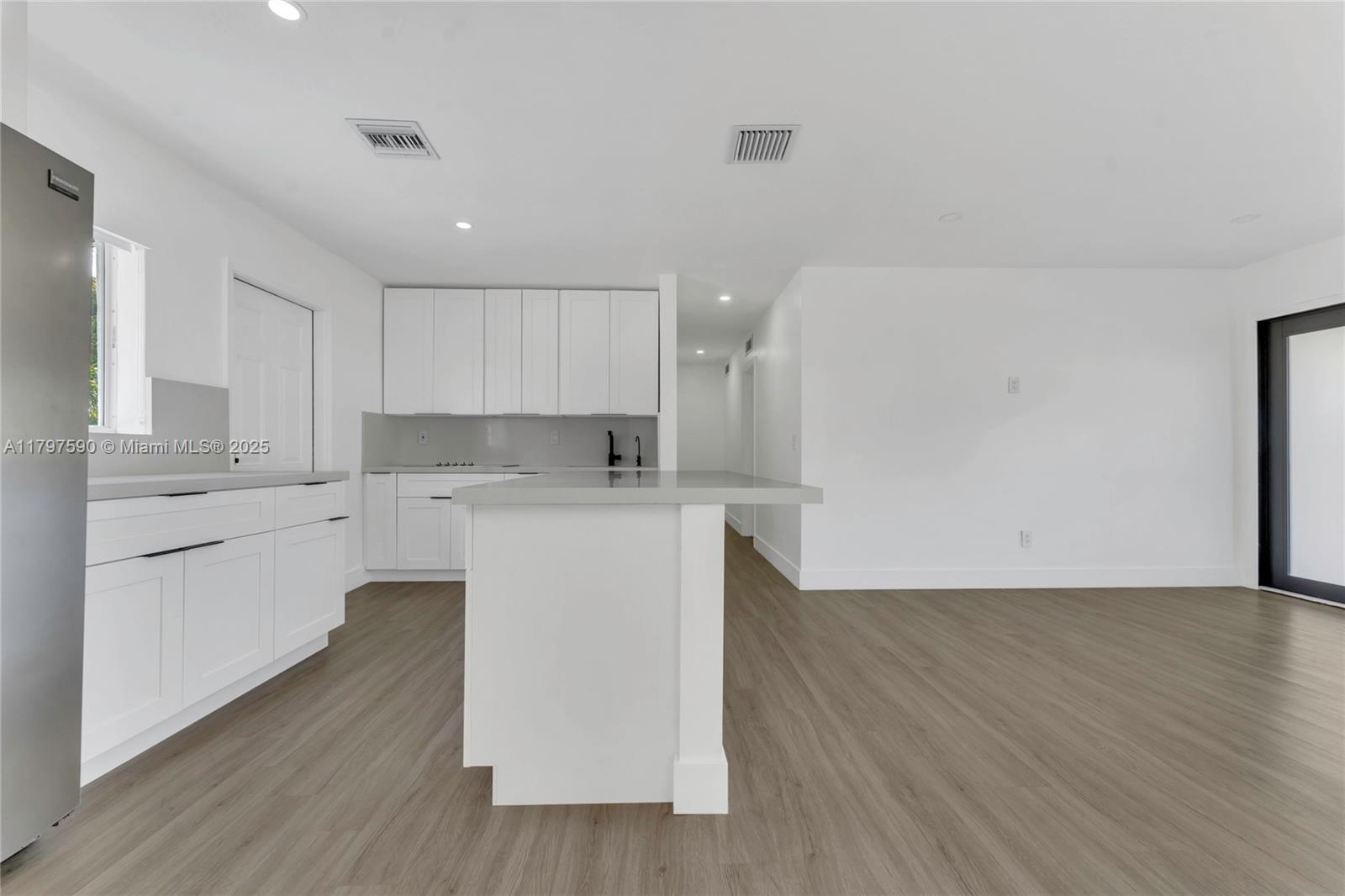 Building Photo - 6535 Miramar Pky