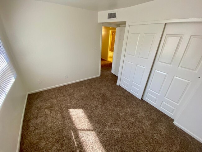 Building Photo - MOVE IN SPECIAL 3 Bedroom 1 Bathroom in Hallcraft Villas