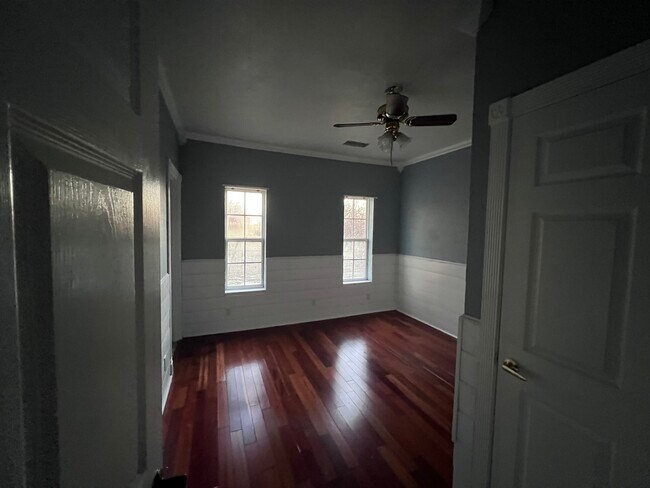 Building Photo - 218 E Haven Rd