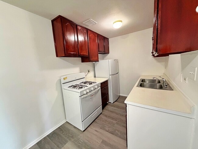 Building Photo - 841 Blossom Ln