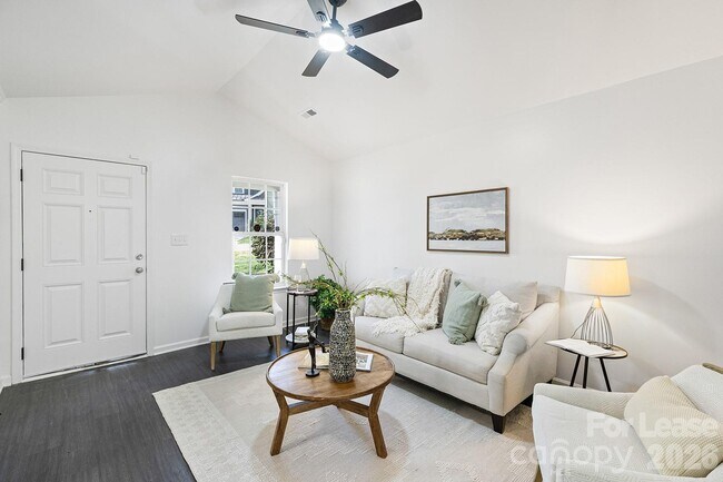 Building Photo - 913 Tennyson Dr