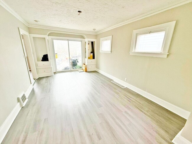Building Photo - 3 BED 1 BATH BEAUTIFUL SINGLE HOME!