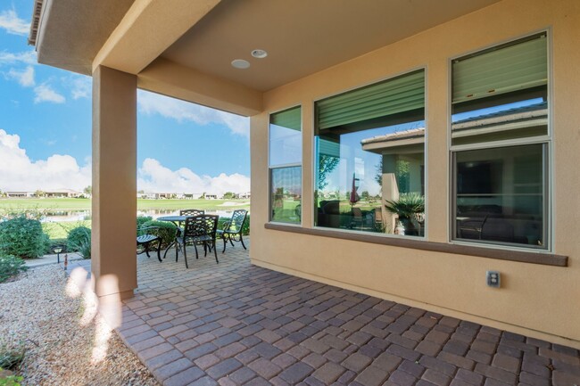 Building Photo - 180 Degrees of Golf Views