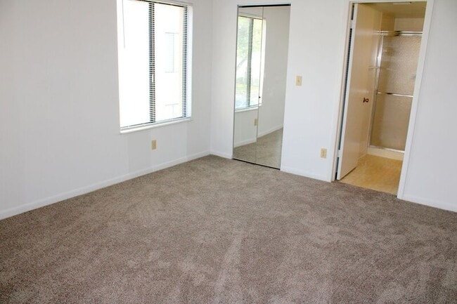 Building Photo - 952 Courtyard Ln