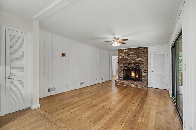 Building Photo - 4725 Kitty Hawk Dr