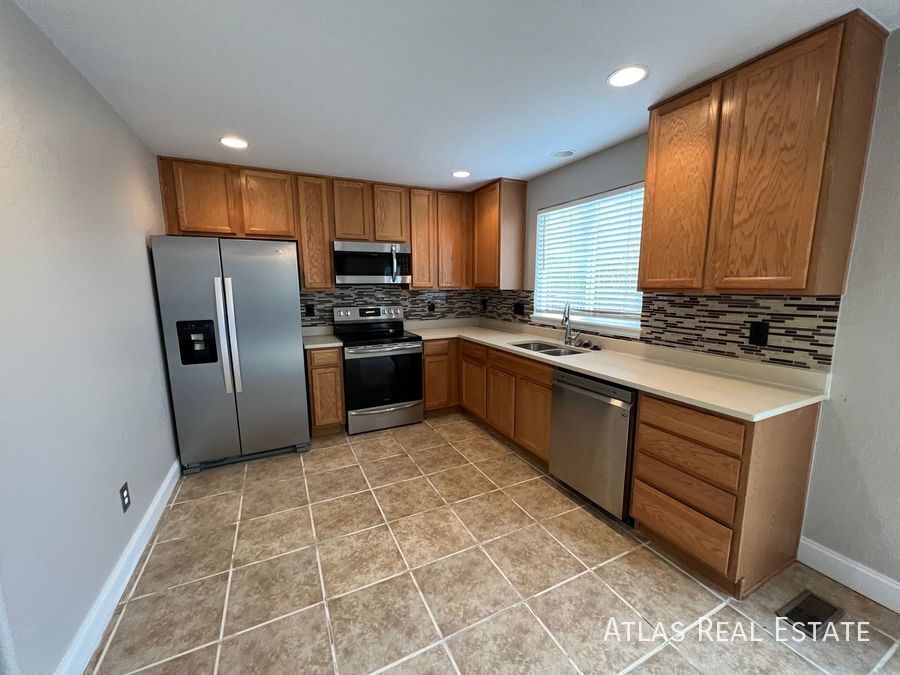 Building Photo - 4413 Centerville Dr