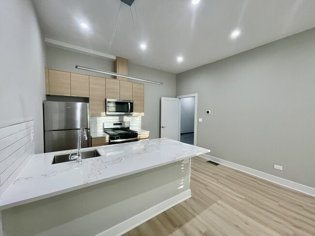 Building Photo - 2158 W 21st St