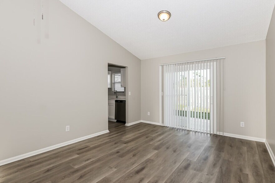 Building Photo - 2493 Bluffton Dr