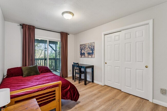 Building Photo - 1219 Scenic Way