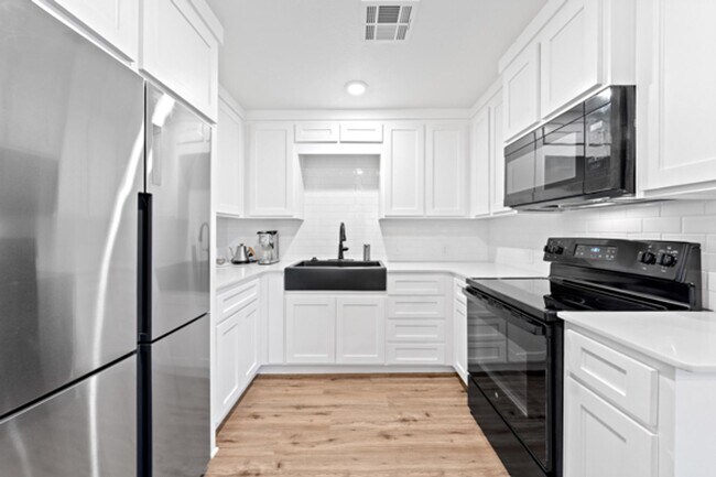 Building Photo - 921 N 10th St