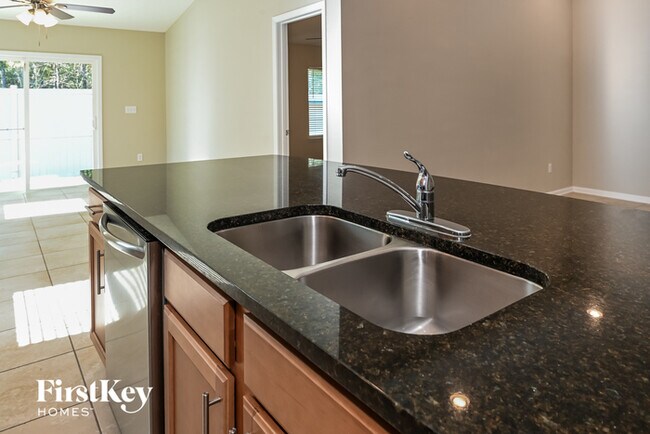 Building Photo - 12418 Itani Wy
