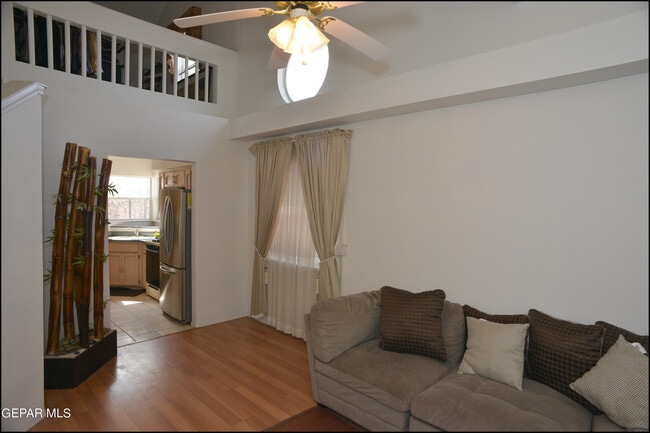 Building Photo - 7528 Luz De Lumbre Ave