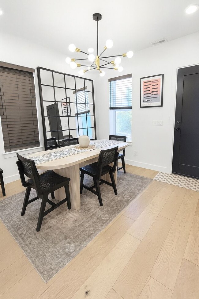 Building Photo - Modern Living in the heart of SLC