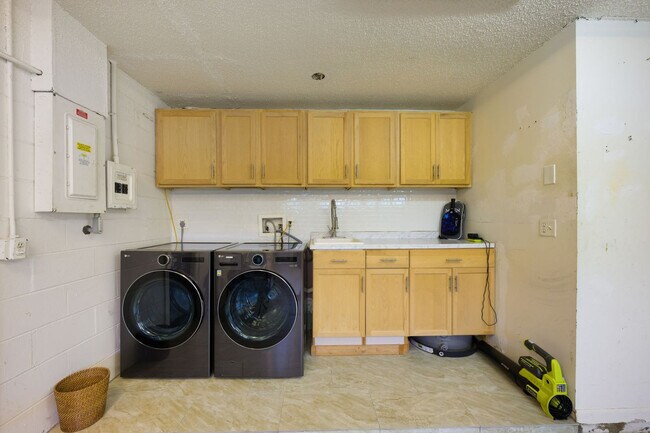 Building Photo - 10356 57th Way N