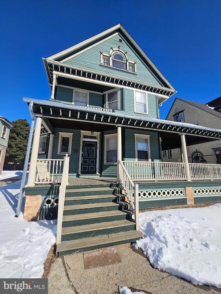 Building Photo - 912 Riverside Ave.