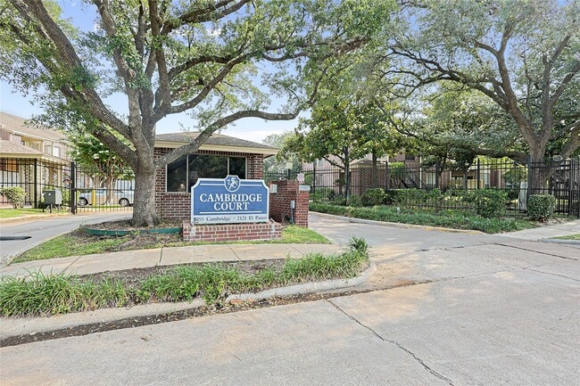 Building Photo - 2121 El Paseo St