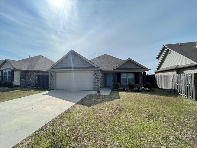 Building Photo - 4553 W Divide Dr