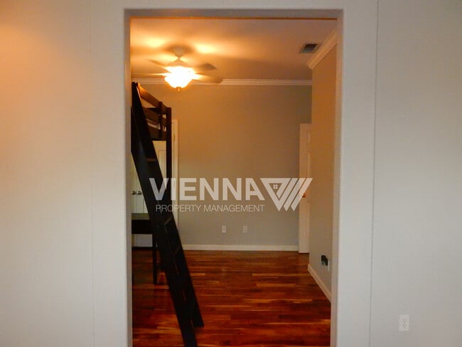 Building Photo - 550 Davenport Way