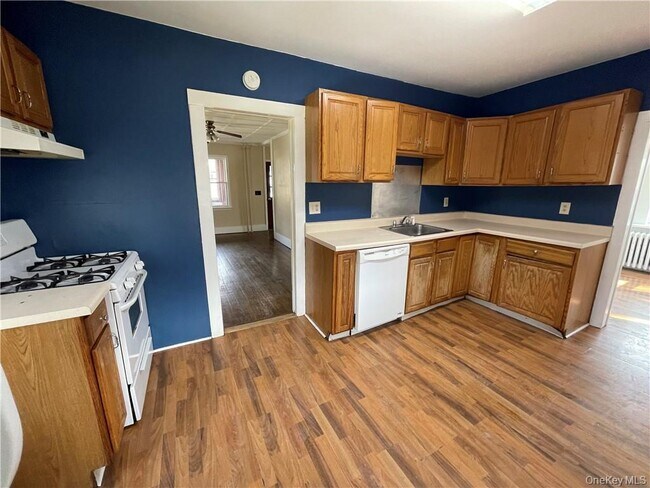 Building Photo - 10 Murray Ave