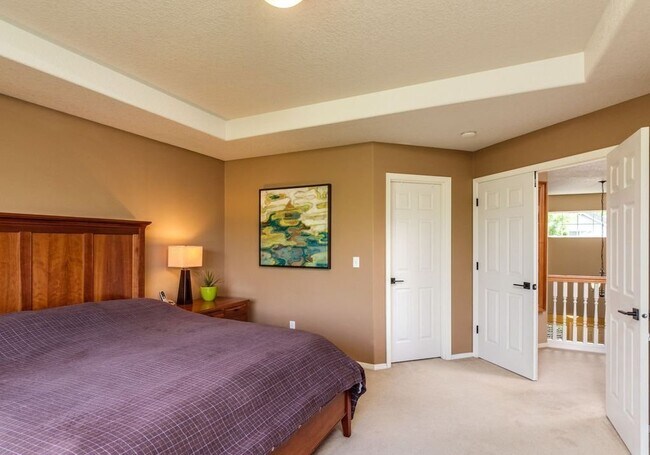 Building Photo - Beautiful Spacious Home!