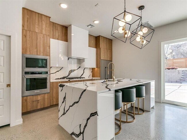 Building Photo - 605 N Idaho Ave