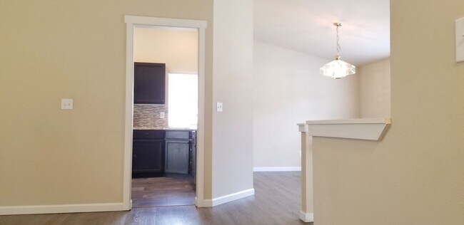 Building Photo - 4 bedroom plus den, living room and family room. North Thurston School Disctrict.