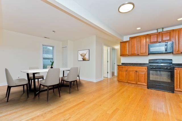 Building Photo - 3 bedroom in Evanston IL 60201