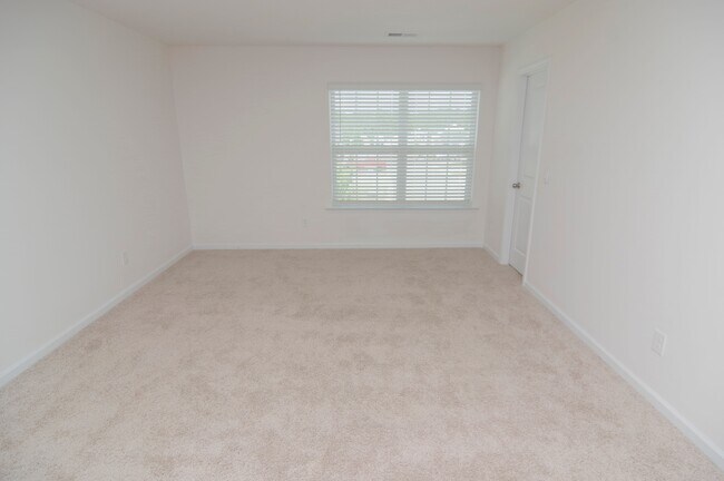 Building Photo - 116 Leslie Silver Dr