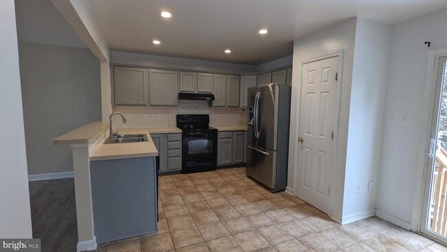 Building Photo - 829 Gallows Ct