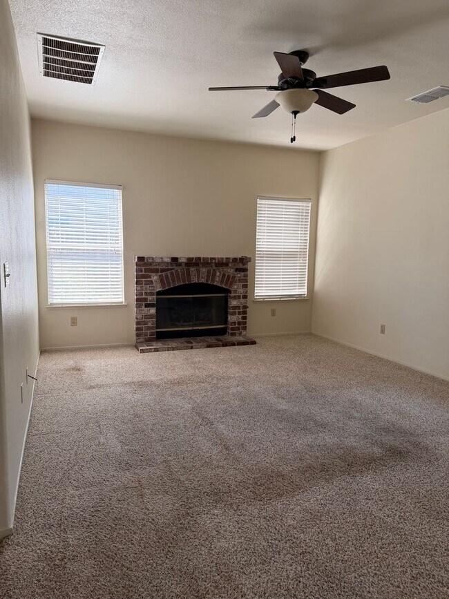 Building Photo - Family-Friendly Elk Grove Home Near Top Schools