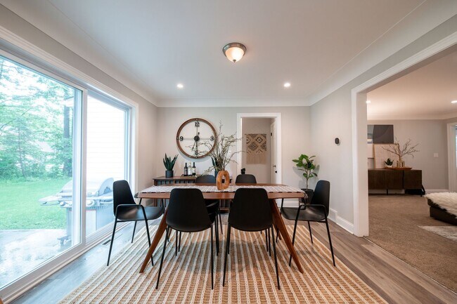 Building Photo - Fantastic and updated 4 bedroom home in Au...