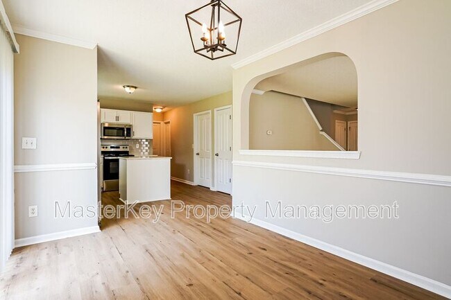 Building Photo - 6852 Harter Ct