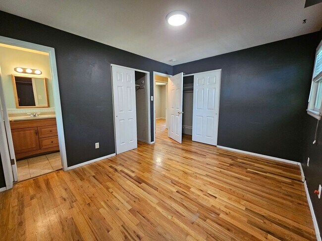 Building Photo - Spacious SE Denver Ranch - Virginia Villag...