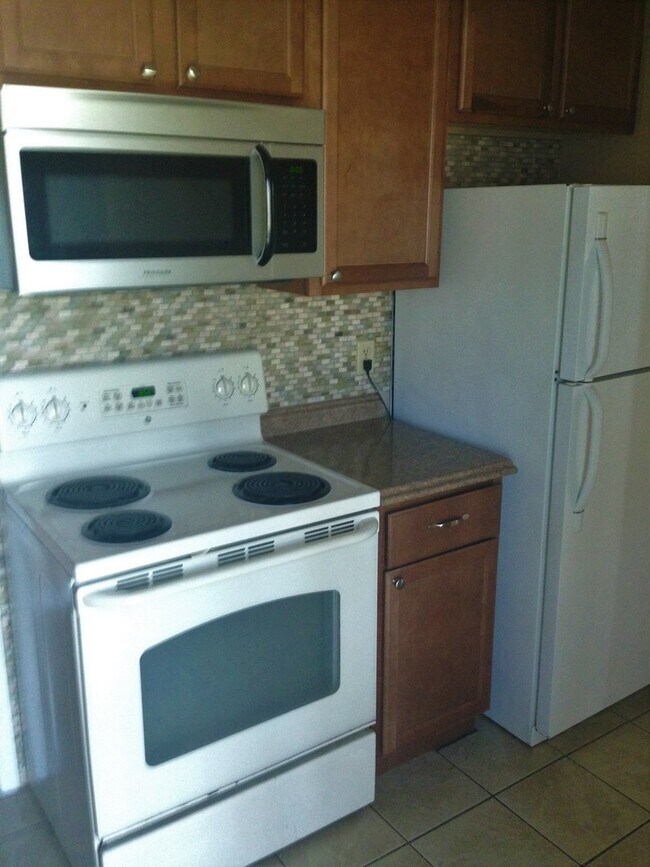 Building Photo - 217 Acorn Dr