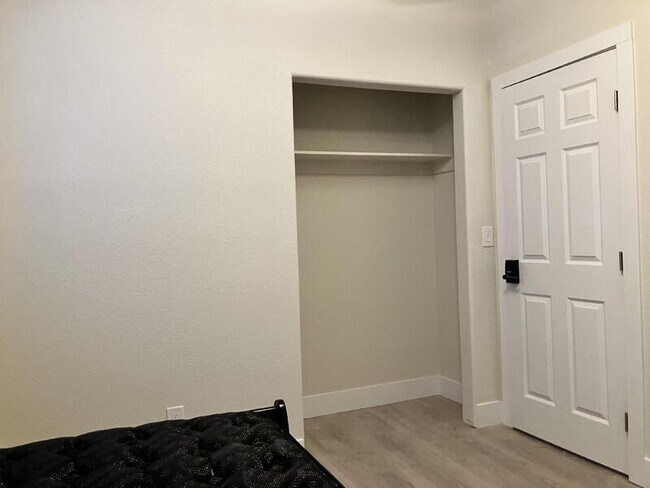 Building Photo - 660 Greg Thatch Cir